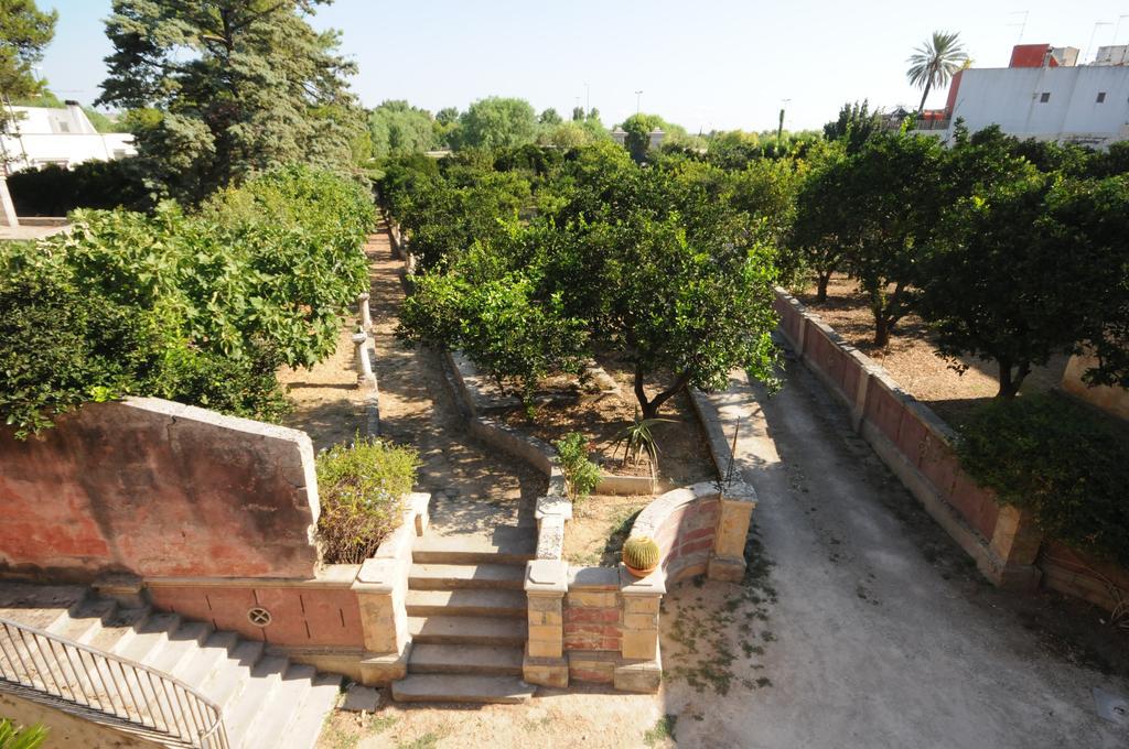 Palazzo Leuzzi B&B Galatone Kültér fotó